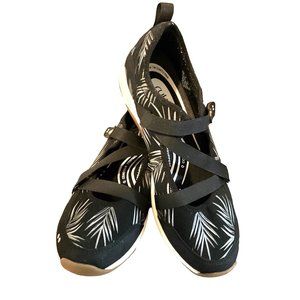 Ryka Velcro tennis shoes‎ size 10 black leaf design